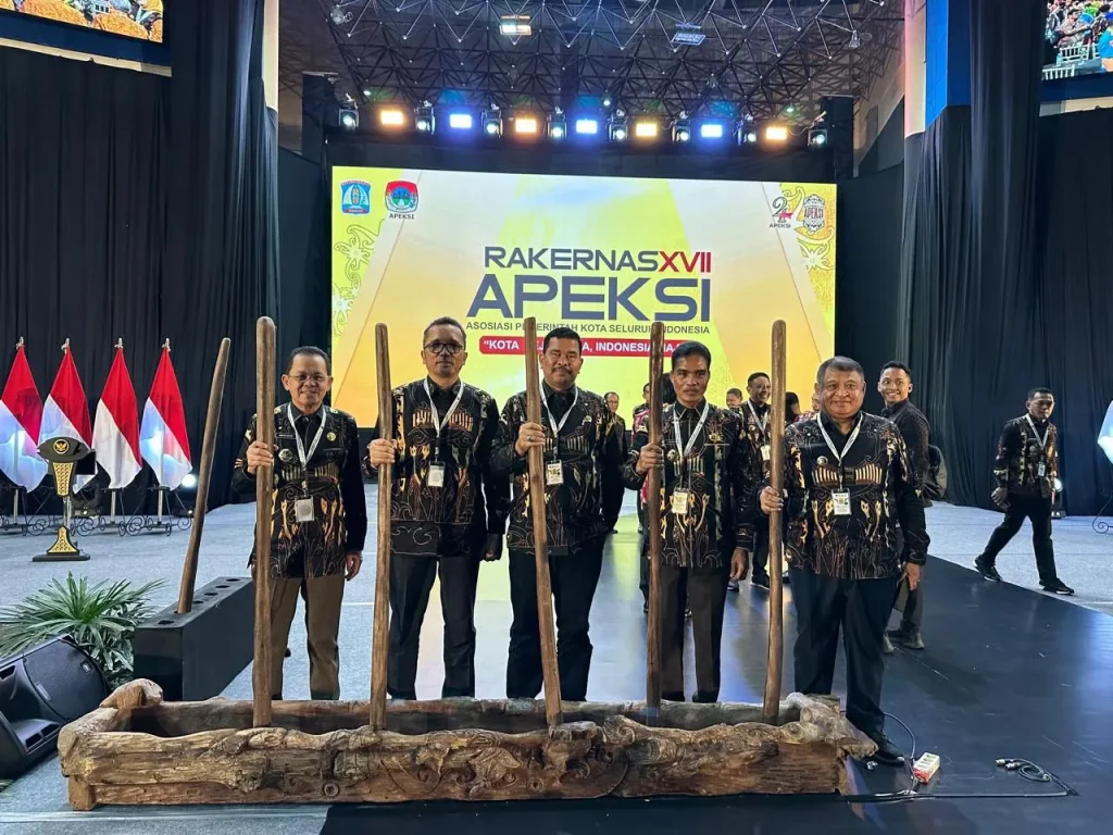 Foto: Penjabat (Pj) Wali Kota Lhokseumawe, A Hanan, memimpin delegasi Lhokseumawe dalam Rapat Kerja Nasional (Rakernas) XVII Asosiasi Pemerintah Kota Seluruh Indonesia (APEKSI) Tahun 2024 yang berlangsung di Kota Balikpapan, Kalimantan Timur, pada 1-6 Juni 2024.