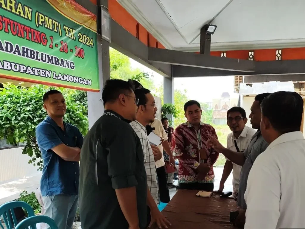 Foto: Polri melalui Satgassus Pencegahan Korupsi mendampingi Kementerian Sosial dalam penyaluran Bantuan Sembako/BPNT dan Program Keluarga Harapan (PKH) di Kabupaten Lamongan sebagai bentuk pengawasan.
