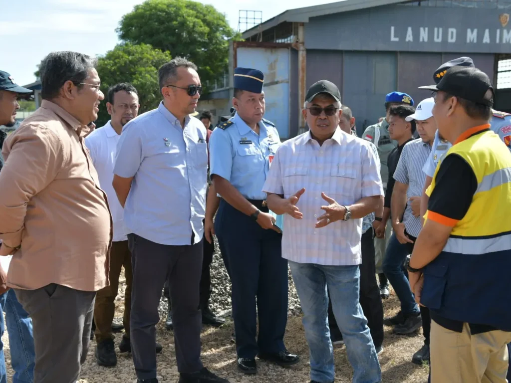 Foto: Pj. Gubernur Aceh, Bustami, SE. M. Si Meninjau Venue PON Cabor Aeromodelling di Komplek Bandara Lanud Maimun Saleh, Kota Sabang, Sabtu, 08/06/2024.