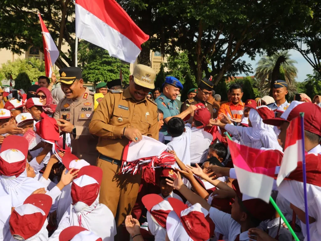 Foto: Pemerintah Kota (Pemko) Lhokseumawe meluncurkan program pembagian 10 juta bendera dalam rangka menyambut dan menyemarakkan peringatan HUT ke-79 Kemerdekaan RI.