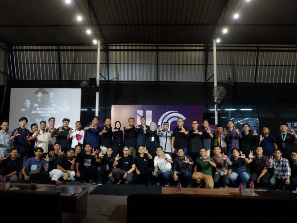 Foto: Inisiator Lhokseumawe Club (ILC) melakukan diskusi tentang advokasi, investigasi dan pengorganisiran terkait berbagai masalah di Kota Lhokseumawe