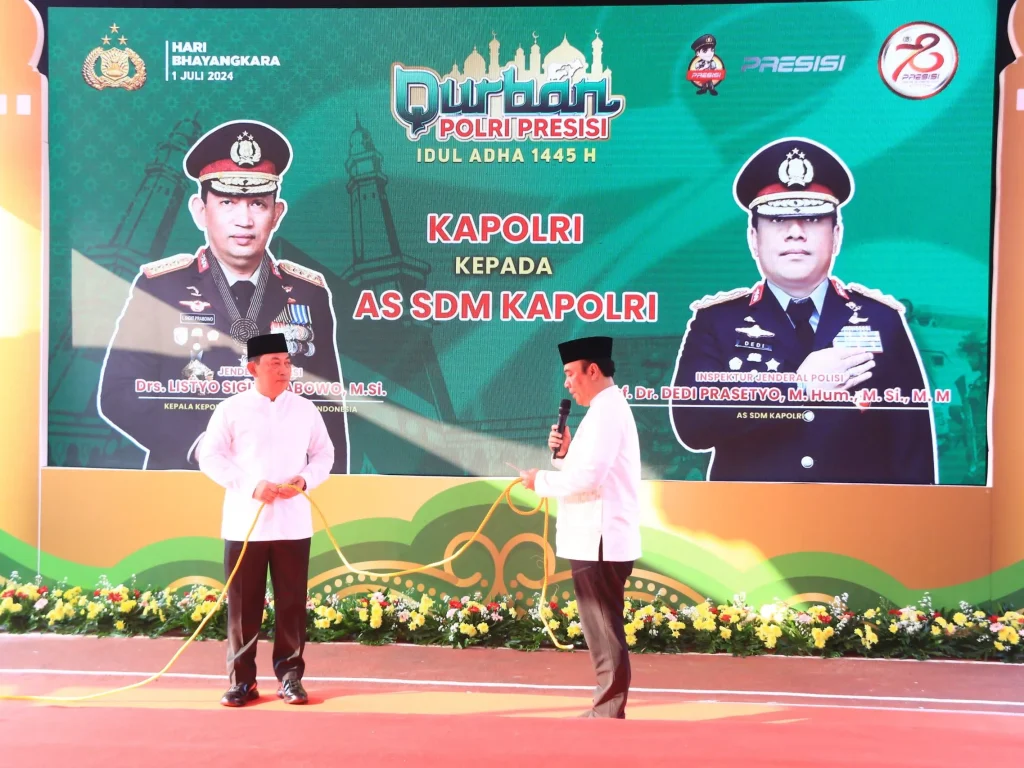 Foto: Kapolri Jenderal Polisi Drs. Listyo Sigit Prabowo mengucapkan selamat hari raya Idul Adha 1445 Hijriyah kepada umat Islam yang merayakan.