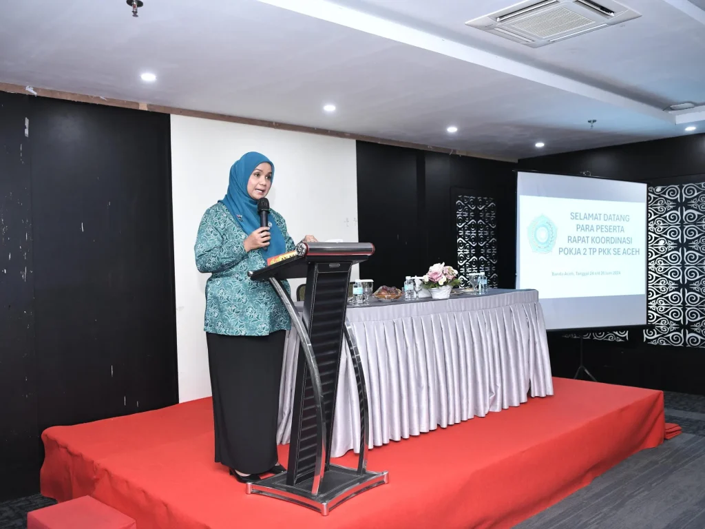 Foto: Pj. Ketua PKK Aceh, Mellani subarni, membuka secara resmiRapat koordinasi pokja II di Hotel rasamala, Banda Aceh, 24/06/2024