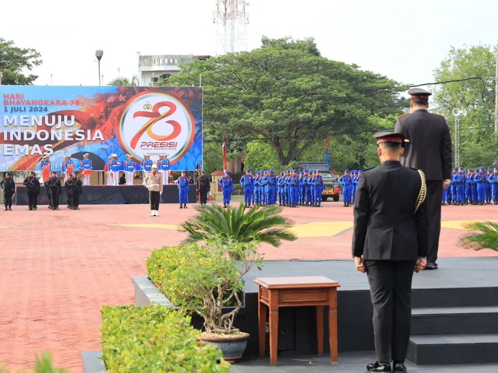 Foto: Upacara hari ulang tahun (HUT) ke-78 Bhayangkara di Polda Aceh berlangsung khidmat. Upacara tersebut dipimpin langsung Kapolda Aceh Irjen Achmad Kartiko, Senin, 1 Juli 2024.