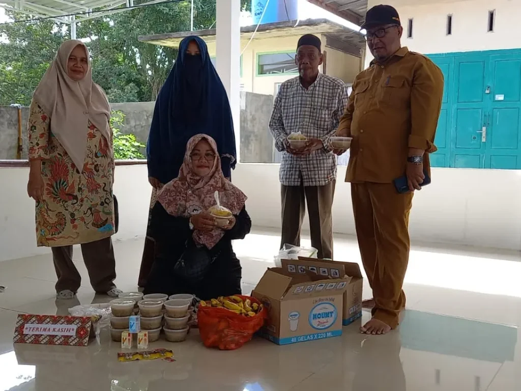 Foto:  Pos Binaan Terpadu (Posbindu) PTM (Penyakit Tidak Menular) Gampong Meunasah Mesjid Kecamatan Muara Dua melaksanakan pelayanan kepada masyarakat dalam rangka meningkatkan derajat kesehatan khususnya masyarakat yang berumur 15 tahun keatas di Mushalla Dusun Keurani Uma Gampong Meunasah Mesjid Kecamatan Muara Dua Kota Lhokseumawe, Selasa, 2 Juli 2024.
