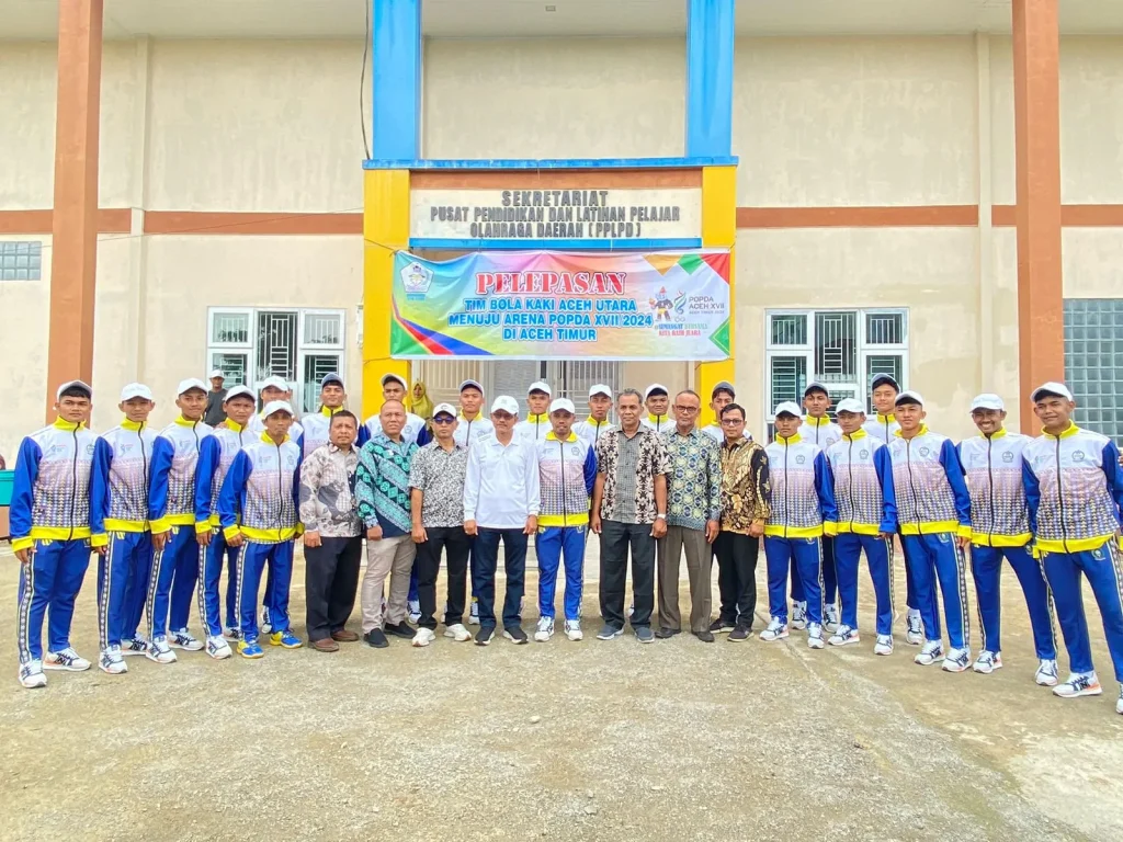 Foto: Kepala Dinas Kepemudaan Olahraga dan Pariwisata Kabupaten Aceh Utara M Nasir, SSos, MSi, pelepasan Tim Sepakbola untuk even POPDA pada Kamis (4/7) dihalaman Kantor Disporapar