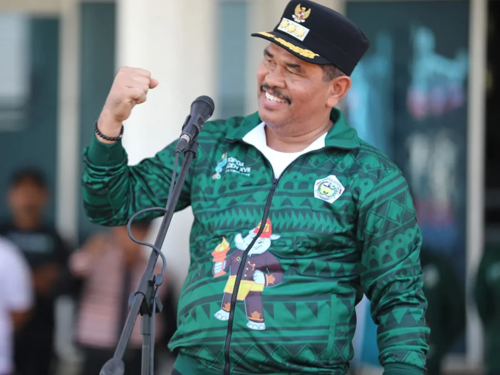 Foto: Penjabat (Pj) Wali Kota Lhokseumawe, A. Hanan melepas kontingen atlet Pekan Olahraga Pelajar Daerah (POPDA) XVII Aceh Timur di halaman Setdako Lhokseumawe