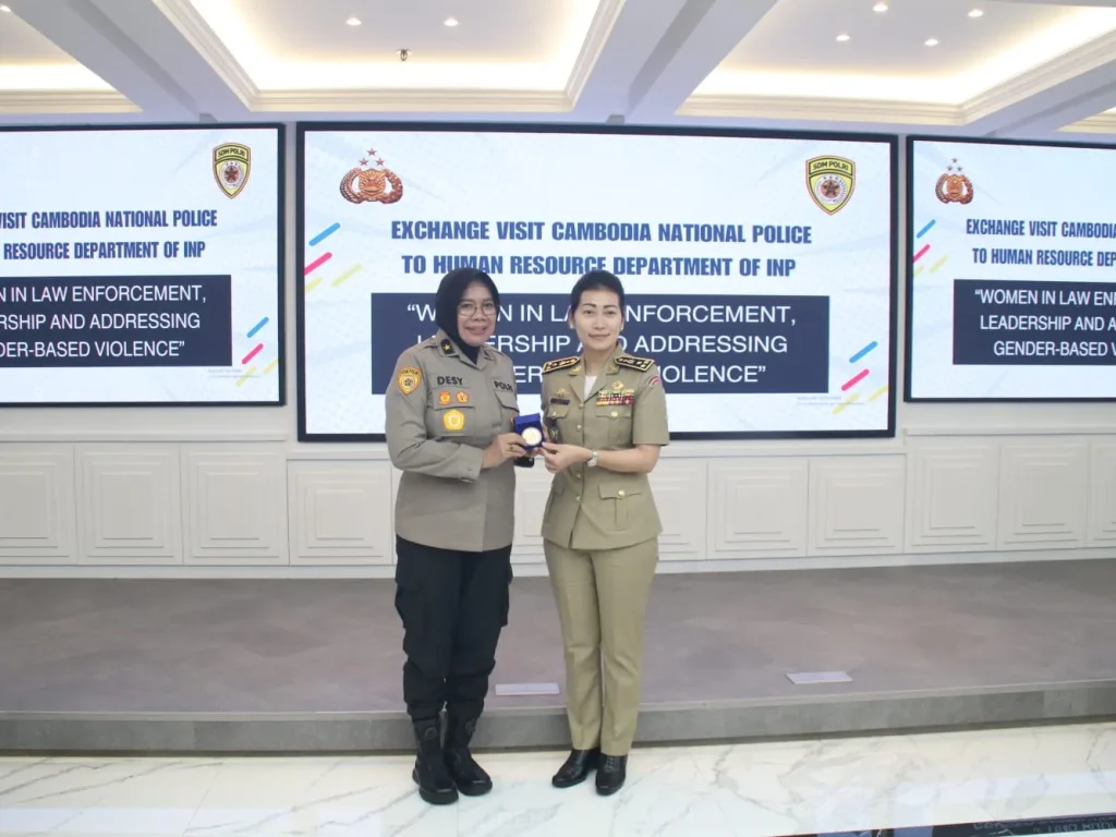 Foto: Pakor Polwan RI, Brigjen Dra. Desy Andriani menerima delegasi Kepolisian Kamboja yang dipimpin Pol. Lt. Gen. Ros Chansophea, Wakil Komisaris Jenderal Kepolisian Nasional Kamboja di SSDM Polri, Rabu, 10 Juli 2024.