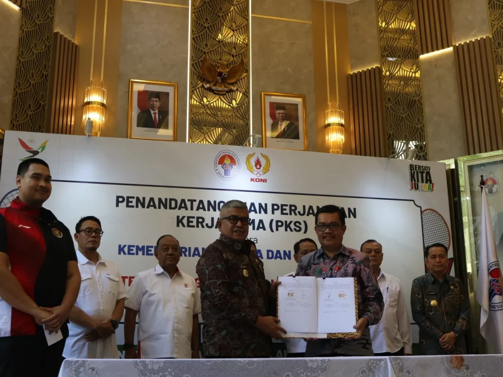 Foto: Pj Gubernur Aceh Bustami Hamzah, saat melakukan perjanjian kerjasama (PKS) antara Kemenpora dengan KONI dan PB PON XXI Aceh - Sumut wilayah Aceh dan Sumatera Utara, di Kemenpora RI, Jakarta Pusat, Kamis, 11 Juli 2024.