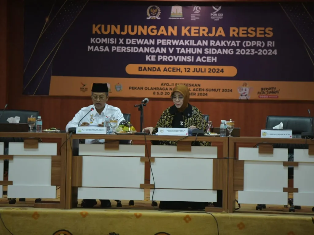 Foto: Asisten Administrasi Umum Sekda Aceh. Dr. H. Iskandar AP, M. Si menerima Kunjungan Kerja Reses Komisi X Dewan Perwakilan Rakyat (DPR) RI Masa Persidangan V Tahun Sidang 2023-2024 Ke Provinsi Aceh, Gedung Serbaguna Setda Aceh Jumat, 12/07/2024.
Jam. 14.30 sd 16.30