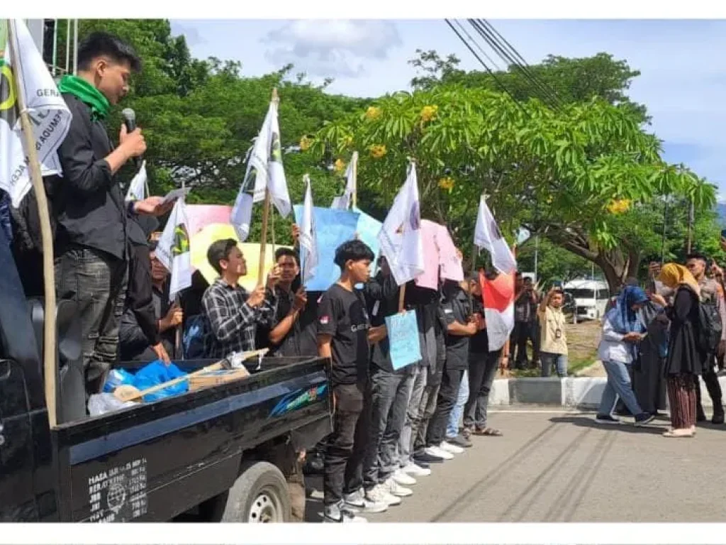 Foto: Gerakan Pemuda Islam (GPI) Aceh menggelar aksi demo di depan Kantor Kejaksaan Tinggi Aceh, Banda Aceh