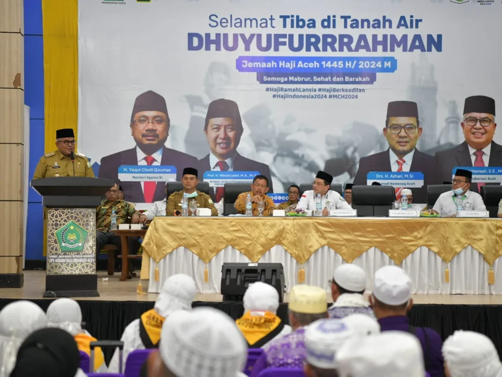 Foto: Pj. Gubernur Aceh, Bustami, SE. M. Si Menyambut dan Menyampaikan Sambutan pada Kedatangan Jamaah Haji Kloter Terakhir/Kloter 12 di Aula Jeddah, Asrama Haji Embarkasi, Banda Aceh, Senin. 22/07/2024.