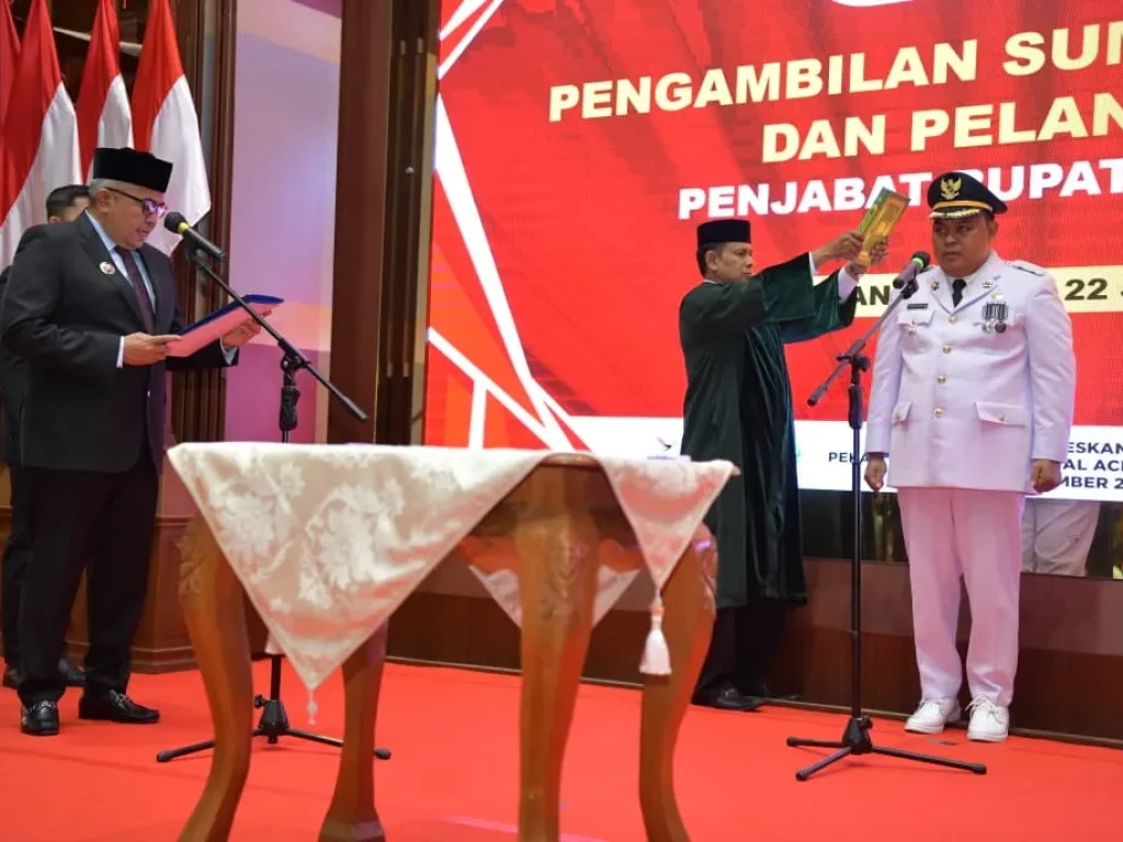 Foto: Pj Gubernur Aceh, Bustami Hamzah Pengambilan Sumpah Jabatan dan Pelantikan Teuku Reza Fahlevi sebagai Pj Bupati Simeulue
