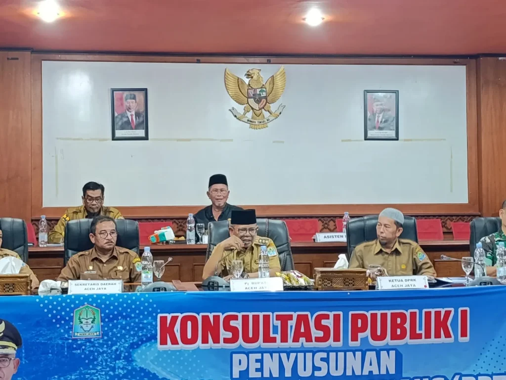 Foto: Pj. Bupati Aceh Jaya, Dr. A. Murtala, M.Si., membuka secara resmi kegiatan Konsultasi Publik I (KP I) Penyusunan Rencana Detail Tata Ruang (RDTR) Perkotaan Calang Tahun 2024 sampai 2044, di Aula Lantai III Kantor Bupati Aceh Jaya, pada hari Selasa (22/7/2024)