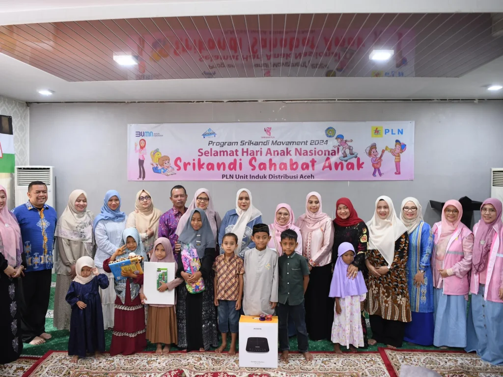 Foto: Bunda PAUD Aceh Mellani Subarni mengunjungi UPTD Rumoh Seujahtra Aneuk Nanggroe di Gampong Gue Gajah, Darul Imarah, Aceh Besar, dalam momentum peringatan Hari Anak Nasional, Minggu 28 Juli 2024.
Pukul 09.00 sd 10.50