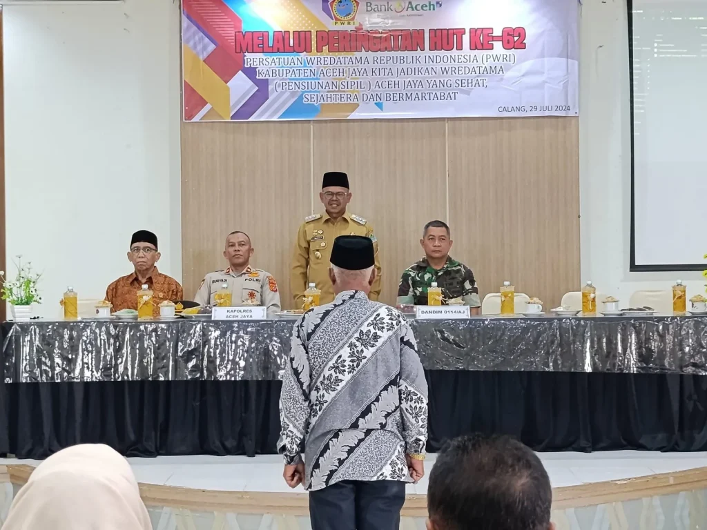 Foto: Penjabat Bupati Aceh Jaya, Dr. A. Murtala, M.Si, menghadiri Peringatan Hari Ulang Tahun ke-62 Persatuan Wredatama Republik Indonesia (PWRI) Kabupaten Aceh Jaya yang digelar di Aula Dinas Kesehatan Aceh Jaya