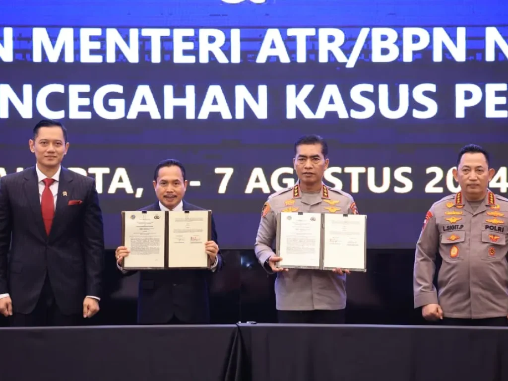 Foto: Kementerian Agraria dan Tata Ruang/Badan Pertanahan Nasional (ATR/BPN) bersama Polri memperkuat sinergitas dengan Perjanjian Kerja Sama (PKS) terkait tindak pencegahan kasus pertanahan. PKS ini sebagai salah satu upaya pemberantasan mafia tanah.