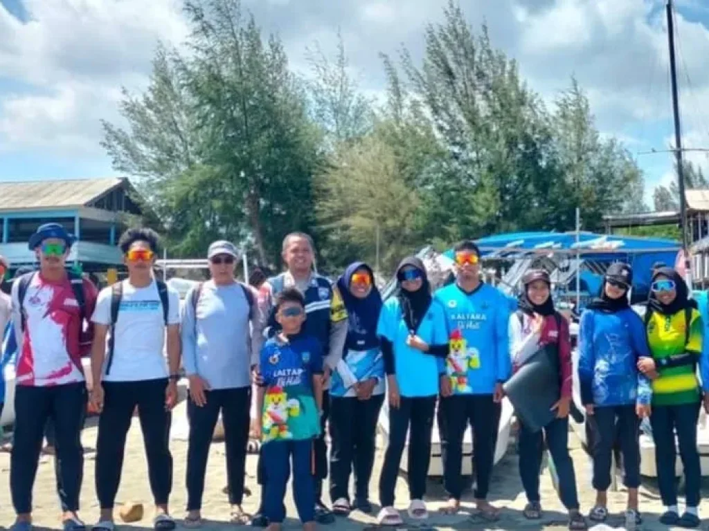 Foto: Atlet beserta official Pekan Olahraga Nasional (PON) XXI Aceh-Sumut tahun 2024 cabor layar asal Kalimantan Timur (Kaltim) dan Kalimantan Utara (Kaltara) tiba di Aceh, Minggu, 4 Agustus 2024.