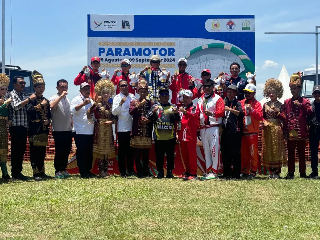 Foto: Atlet Aerosport Paramotor pada awal pelaksanaan pertandingan, 29 s/d 30-8-2024, Pekan Olahraga Nasional (PON) ke XXI Aceh Sumut Tahun 2024 di venue Bandara Malikussaleh, Aceh Utara, berhasil menyumbang 2 emas dan 1 perak pada 4 nomor yang dipertandingkan.