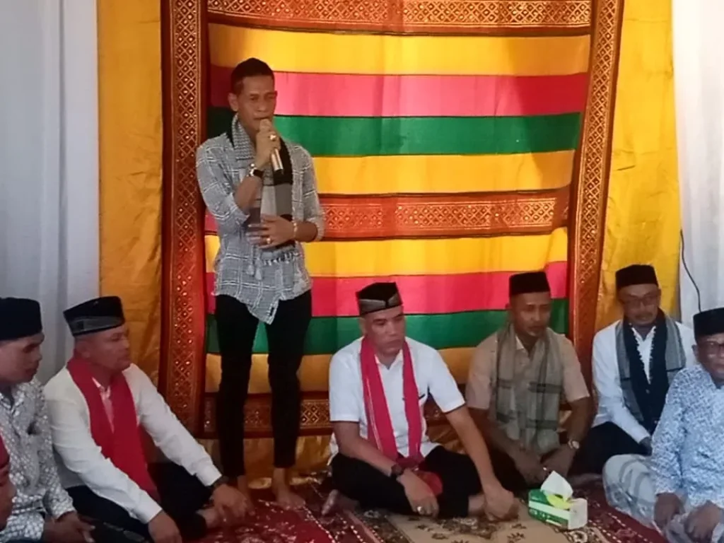 Foto: Calon Bupati dan Wakil Bupati Aceh Utara H. Ismail A Jalil, SE.,MM (Ayah Wa) dan Tarmizi Panyang,S.I.Kom (Panyang) yang diusung oleh Partai Aceh (PA) bersilaturahmi dengan pengurus Partai Adil Sejahtera (PAS) Aceh di kediaman pimpinan Dayah Raudhatul Ma'arif Tgk. H. Muhammad Amin Daud (Ayah Min Cot Trueng)