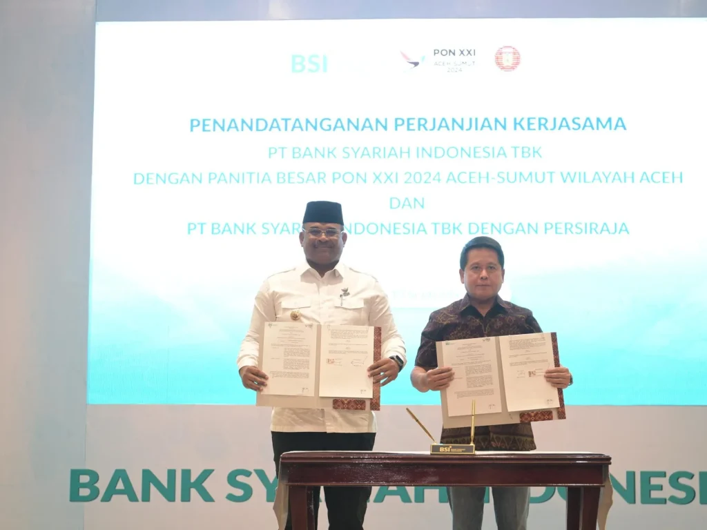 Foto: Penjabat Gubernur Aceh, Dr. H. Safrizal ZA, M.Si, bersama Direktur Utama BSI, Heri Gunardi melakukan penandatanganan kerja sama sponsorship antara PT Bank Syariah Indonesia Tbk (BSI) dengan Panitia Besar PON XXI Aceh-Sumut Wilayah Aceh