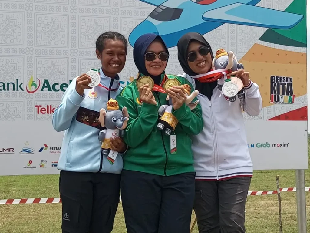Foto: Devy Atlet Asal Jatim merebut 2 Emas Sekaligus Cabor Terbang Layang