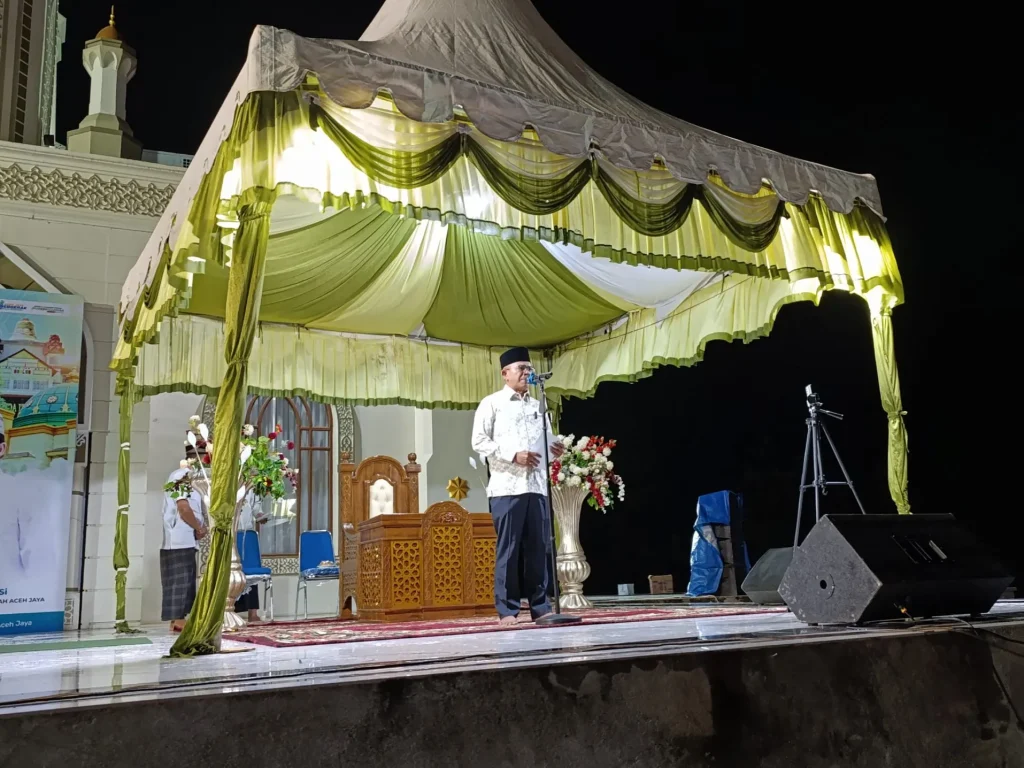 Foto: Pj. Bupati Aceh Jaya, Dr. A. Murtala, M.Si., menghadiri acara Ceramah Agama dalam rangka memperingati Maulid Nabi Besar Muhammad S.A.W Tahun 1446 H/2024 M yang berlangsung di Masjid Baitul Izzah