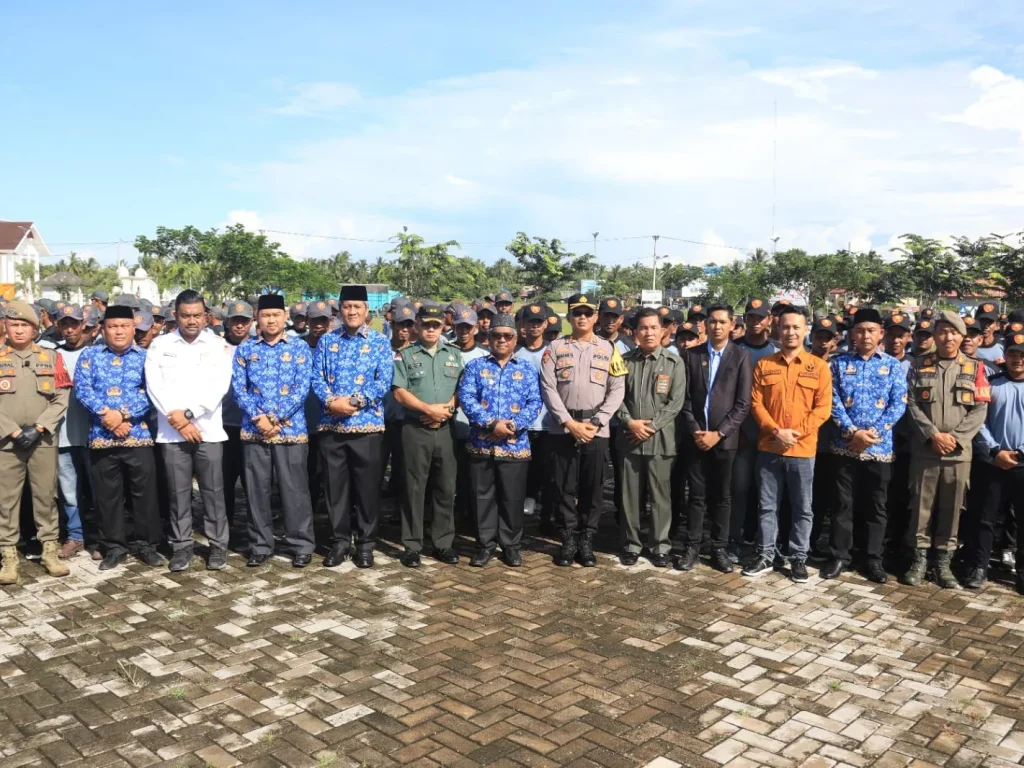 Foto: Pemerintah Kabupaten Aceh Utara menggelar apel pasukan Satuan Perlindungan Masyarakat (Sat Linmas) dan ikrar netralitas Aparatur Sipil Negara (ASN) dalam rangka pelaksanaan Pemilihan Kepala Daerah (Pilkada) tahun 2024.