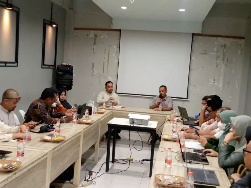 Foto: Dinas Pemberdayaan Masyarakat Pengendalian Penduduk dan Keluarga Berencana (DPMPPKB) Kabupaten Aceh Utara mengadakan Rapat Teknis Tim Percepatan Penurunan Stunting (TPPS) bidang Konvergensi di Ruang Pertemuan TR Coffee, Jumat, 4 Oktober 2024