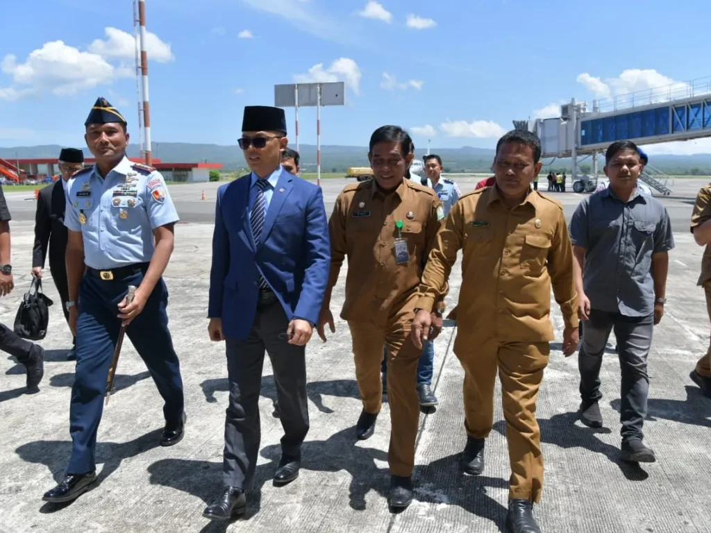 Foto: Menteri Luar Negeri Indonesia, Sugiono, di Bandara Sultan Iskandar Muda Blang Bintang Aceh Besar, Selasa 22/10/2024