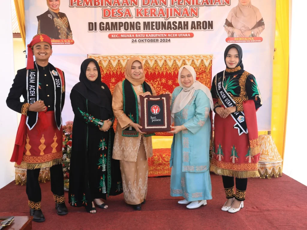 Foto: Penjabat Ketua Dewan Kerajinan Nasional Daerah (Dekranasda) Provinsi Aceh  Safriati Safrizal, SSi, MSi, mendorong para perajin untuk memanfaatkan pasar digital dalam menjual produknya. Di antaranya, memasarkan produk lewat media sosial maupun platform marketplace.