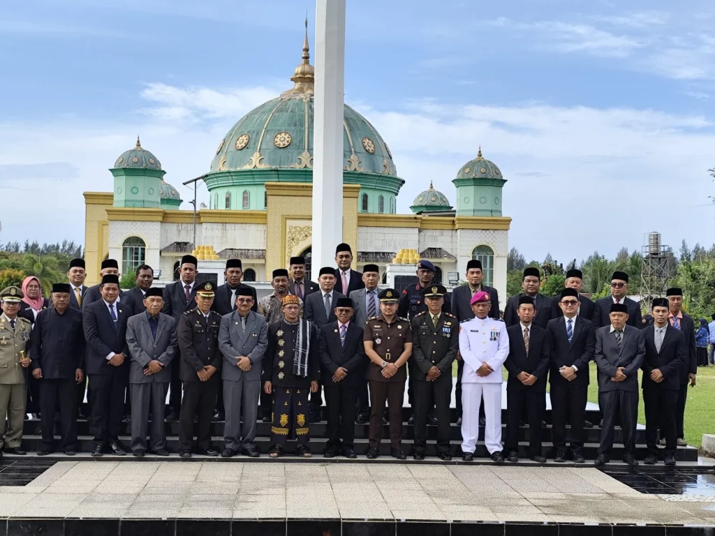 Foto: Pelaksanaan Upacara Peringatan Hari Pahlawan 10 NOV 2024
Calang, Minggu, 10 Nov 2024, di Halaman Kantor Bupati Aceh Jaya.