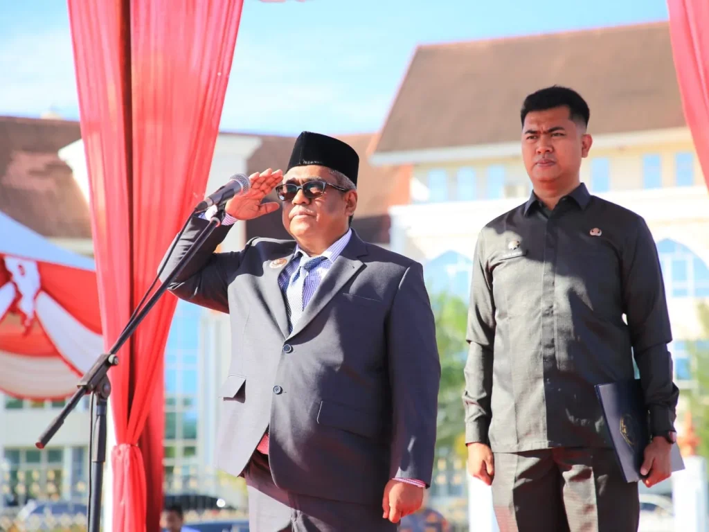 Foto: Pj Bupati Mahyuzar Pembina Upacara Memperingati Hari Pahlawan