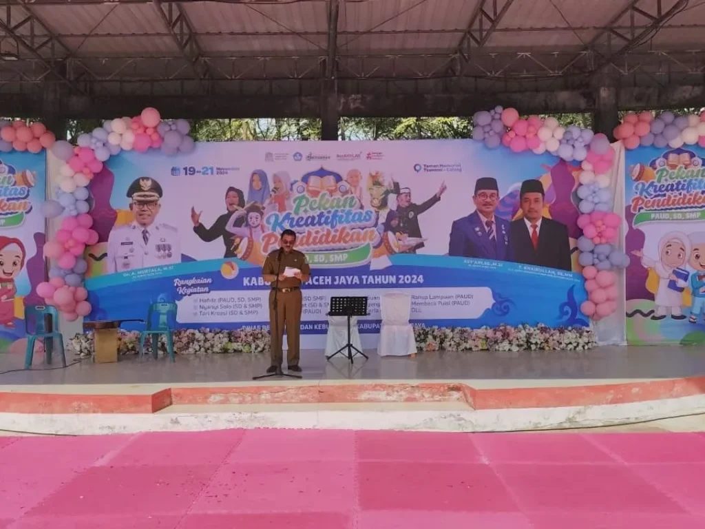 Foto: Pj Sekretaris Daerah Aceh Jaya, Asy'ari, SE., M.Si., secara resmi membuka Pekan Kreativitas Pendidikan (PKP) Kabupaten Aceh Jaya tahun 2024 di Taman Memorial Tsunami, Calang