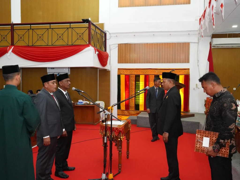 Foto: 2 Anggota DPRK PAW dilantik