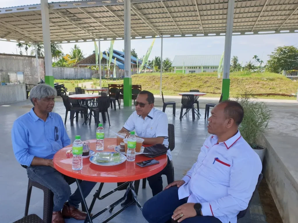Foto: Kepala Dinas Kepemudaan, Olahraga, dan Pariwisata (Disporapar) Kabupaten Aceh Utara, Muhammad Nasir, S.Sos., M.Si didampingi Kepala Bidang Pariwisata Aceh Utara, Umar, S.Sos., M.AP.,  dan Direktur Utama Perumda Tirta Pase, Imran, S.T. melihat secara langsung Taman Wisata Air Perumda Tirta Pase di Gampong Reudep, Kecamatan Lhoksukon