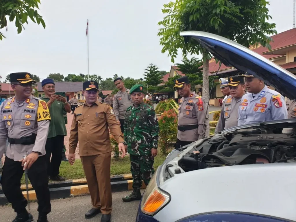 Foto: Bupati Aceh Utara, Ismail A. Jalil, SE atau yang akrab disapa Ayahwa, menghadiri Apel Gelar Pasukan Operasi Ketupat Seulawah 2025 di Polres Aceh Utara
