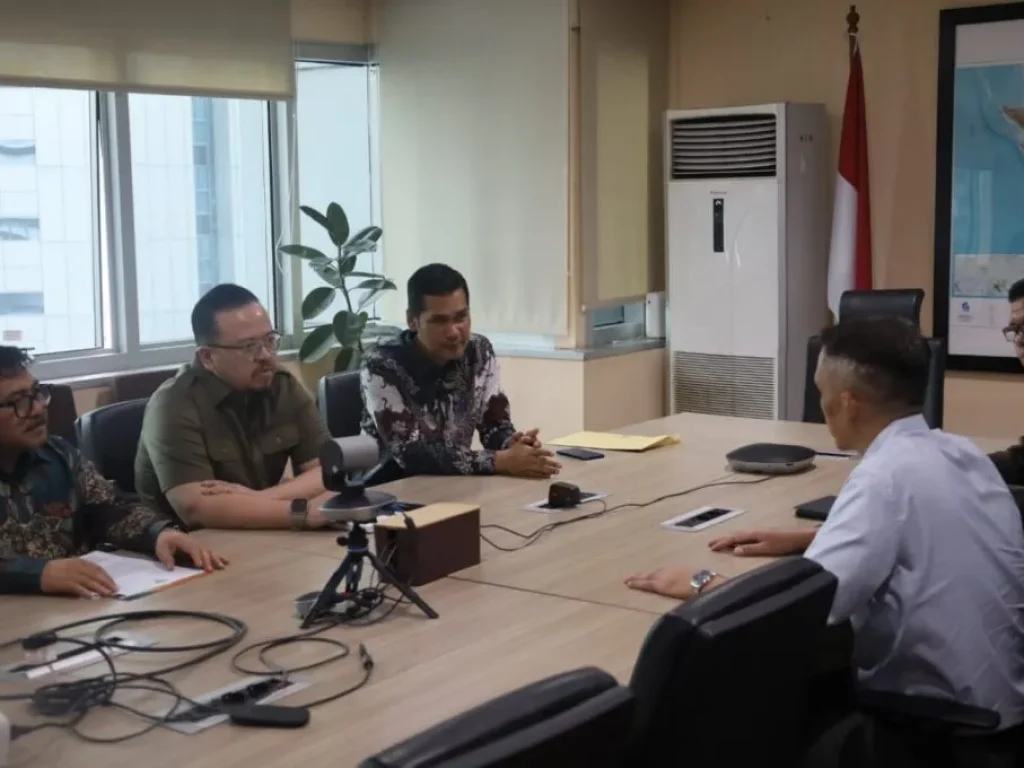Foto; Plt. Sekda Aceh, M. Nasir melakukan pertemuan dengan Kementerian Koordinator Infrastruktur dan Pembangunan Wilayah  Republik Indonesia (RI) (Kemenko IPK RI) yang diterima oleh Deputi Bidang Koordinasi Pemerataan Pembangunan Wilayah, Agraria & Tata Ruang, Nasib Faizal