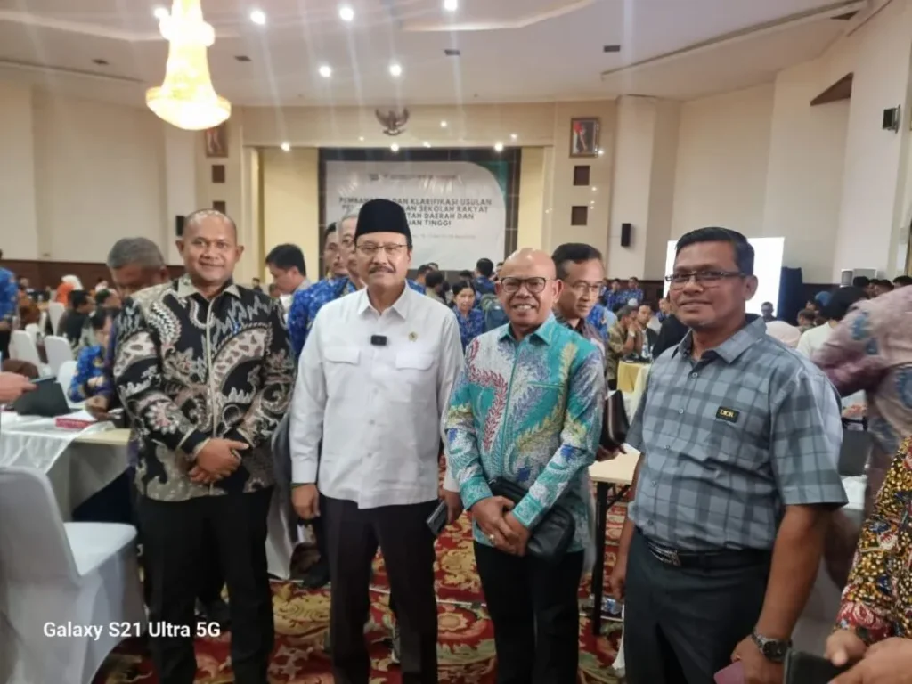 Foto: Sekda Aceh Utara, Dr. A. Murtala, M.Si, didampingi Kepala Dinas Sosial, Pemberdayaan Perempuan dan Perlindungan Anak Kabupaten Aceh Utara, Iskandar, S.STP, M.Si