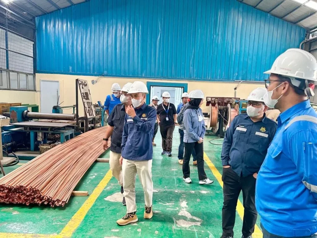 Foto: Badan Pengelola Migas Aceh (BPMA) bersama Kontraktor Kontraktor Kerja Sama (KKS) melakukan kunjungan inspeksi ke salah satu pabrikan manufaktur dalam negeri penghasil Air Cooled Heat Exchanger (ACHE). Produk ini akan digunakan untuk mendukung operasi hulu migas, sekaligus memperkuat komitmen peningkatan Tingkat Komponen Dalam Negeri (TKDN).