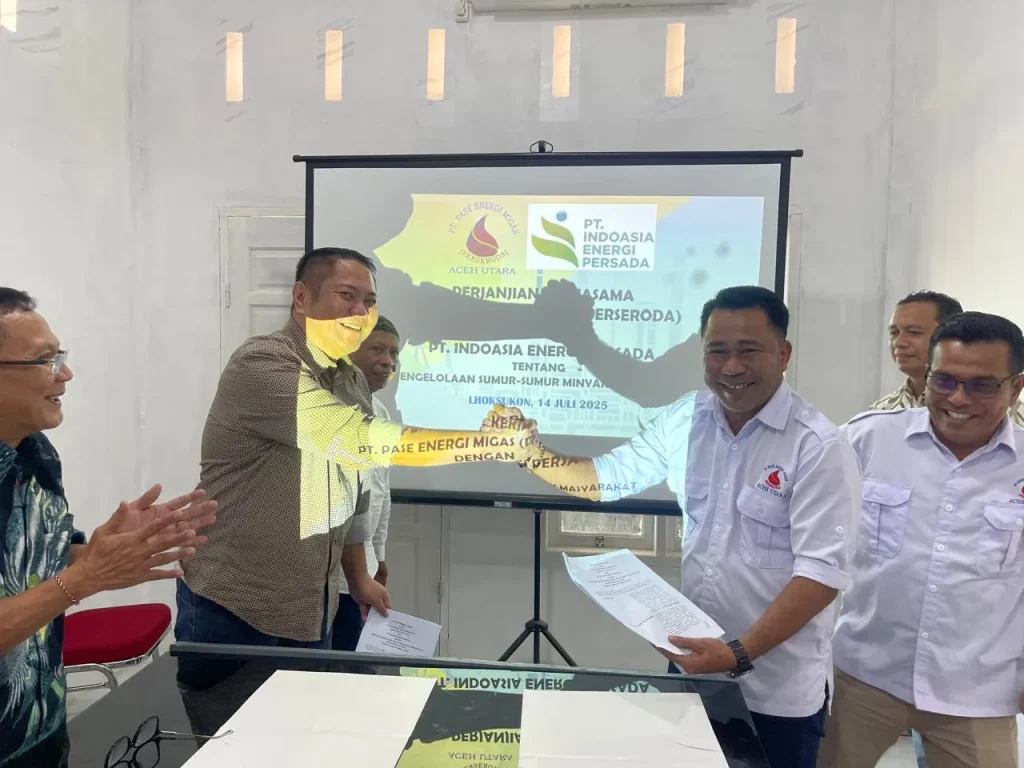 Foto: Direktur Utama PT HCN, Herman Kurniawan Mardjuki menyepakati Penandatangan MoU dengan Direktur Utama PT PEM, Razali ,SE