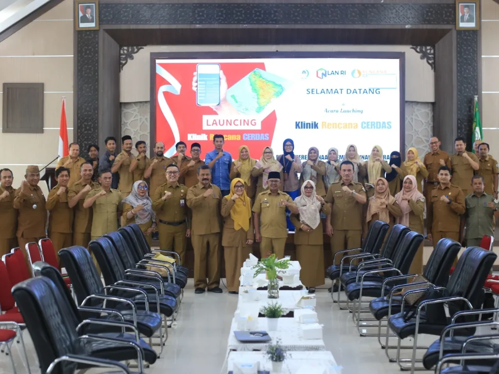 Foto: Sekda Aceh Utara Dr A Murtala M.SI resmi melaunching Aplikasi Klinik Rencana CERDAS di aula kantor Bupati Aceh Utara
