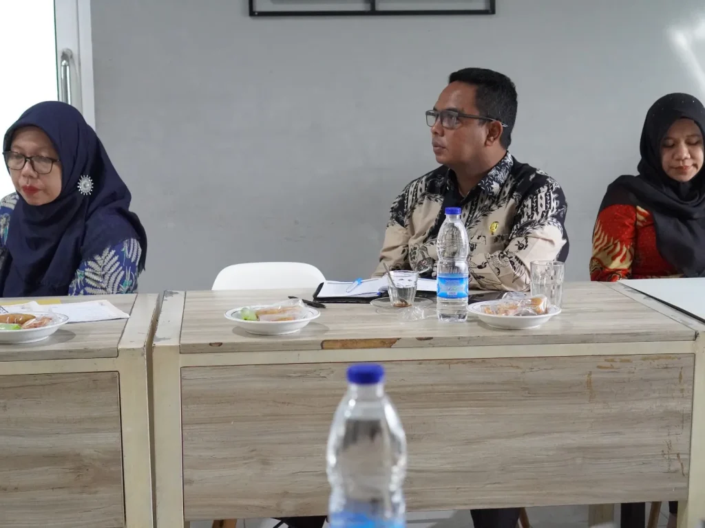 Foto: Kepala Bidang Kesehatan Masyarakat Dinas Kesehatan Kabupaten Aceh Utara, Samsul Bahri, SKM, MKN, (baju Batik)