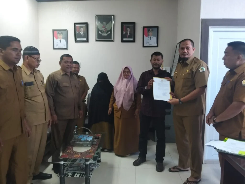 Foto: Kepala BPKSDM menyerahkan Surat Tugas (ST) nomor : 824/1426 untuk memfungsikan kembali Sekretariat Satuan Pelaksana Badan Reintegrasi Aceh (Satpel BRA) di Kabupaten Aceh utara.