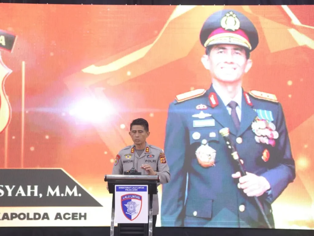 Foto: Kapolda Aceh, Irjen Pol. Drs. Marzuki Ali Basyah, menekankan pentingnya pengawasan internal serta keseimbangan antara penegakan hukum dengan edukasi kepada masyarakat. Hal tersebut disampaikan Kapolda saat membuka Rapat Kerja (Raker) dan Evaluasi Fungsi Lalu Lintas di Hotel Amel Convention Hall, Kota Banda Aceh, Jumat, 7 November 2025