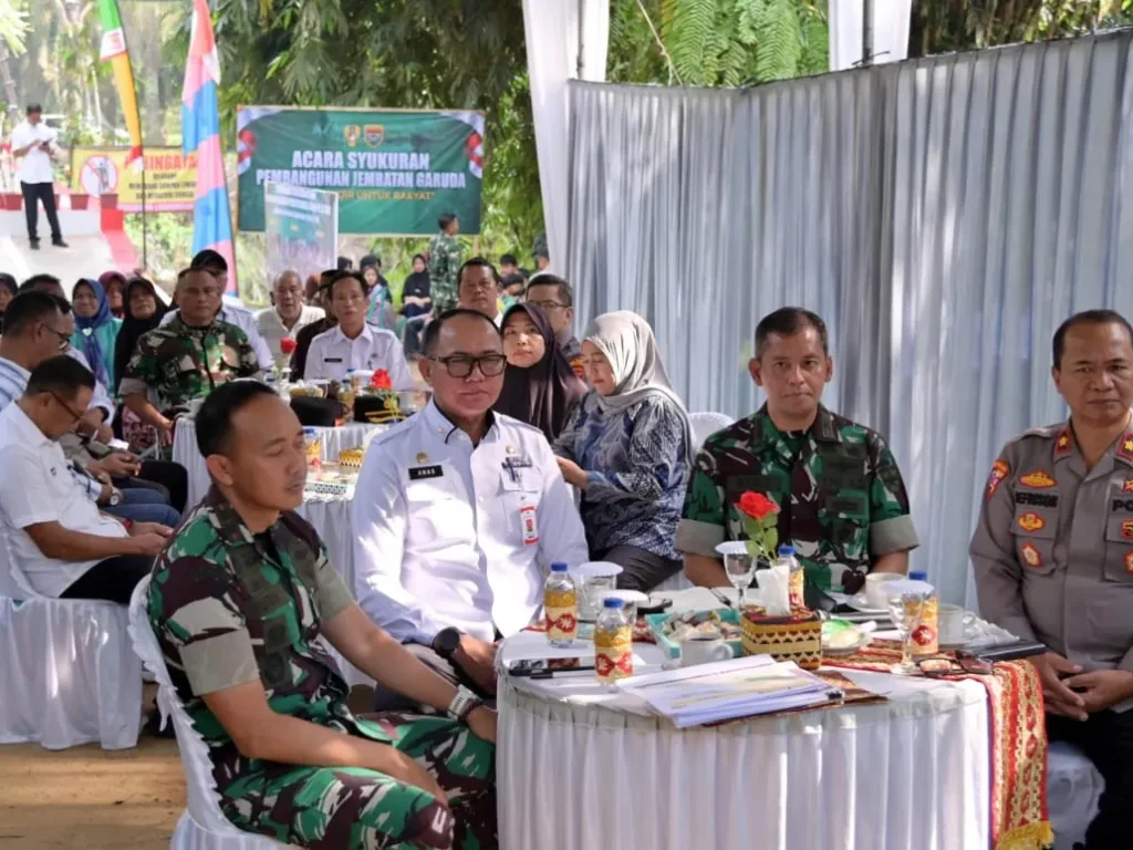 Foto: Peresmian dilakukan secara serentak bersama syukuran pembangunan Jembatan Perintis Garuda Tahap III dan IV di wilayah Kodam XXI/Radin Inten yang dipusatkan di Kelurahan Taba Penanjung, Kecamatan Taba Penanjung, Kabupaten Bengkulu Tengah, Provinsi Bengkulu, Rabu (24/6/2026).